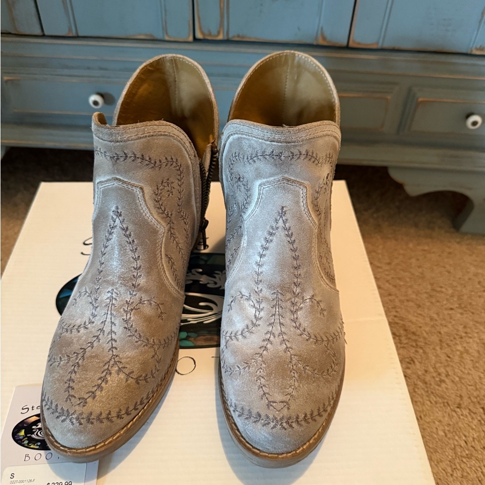 New Sterling River taupe Embroidered  Ankle Booties 7.5 $229 Anthropologie - Picture 5 of 11